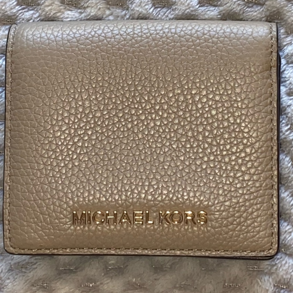 Michael Kors fold wallet in Beige